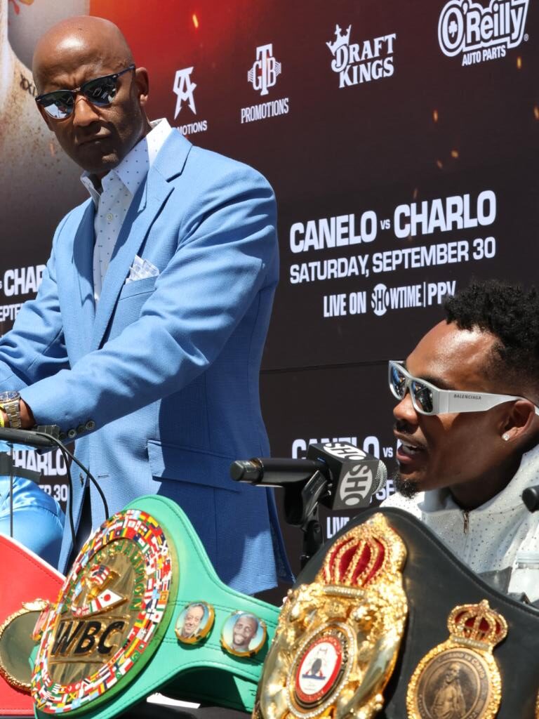 Mexican superstar and pound-for-pound great Canelo Álvarez will defend his undisputed super middleweight world titles in a blockbuster showdown against hard-hitting undisputed junior middleweight world champion Jermell Charlo headlining a SHOWTIME PPV (8 p.m. ET/5 p.m. PT) Saturday, September 30 in a Premier Boxing Champions event from T-Mobile Arena in Las Vegas.
