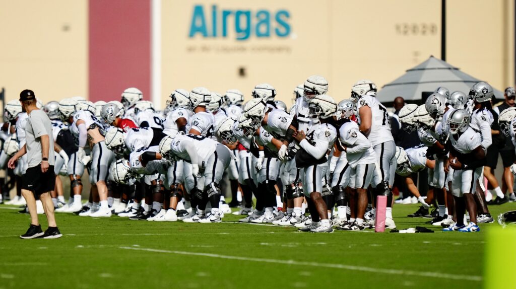 49ers-Raiders Joint Practice, Fred Warner, $9ers, Raiders joint practice, Raiders Training Camp 2023, 49ers joint practice, Vegas sports news, Las Vegas sports news, Google news, Vegas Sports Toda