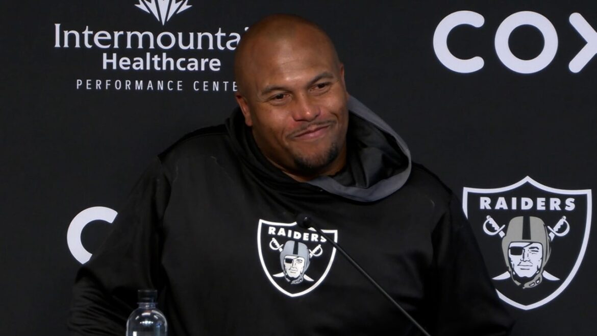 Watch: Antonio Pierce high on Raiders’ Linebackers heading into 2023 season