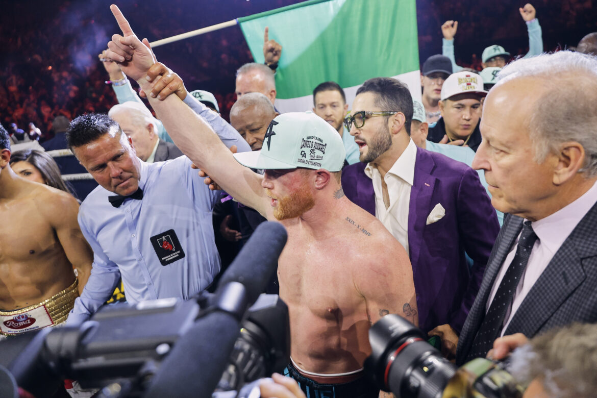 Canelo knocks down Munguia while earning the win