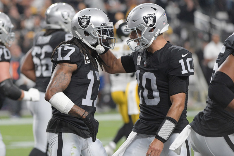 Raiders star wide receiver reveals he “Signed off” On benching quarterback Jimmy Garoppolo last season on Netflix new show “Receiver”