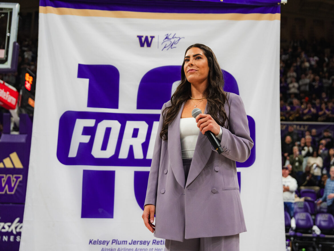 Washington Huskies Retire Kelsey Plum’s No. 10 Jersey