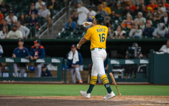 Nick Kurtz hits a walk off home run