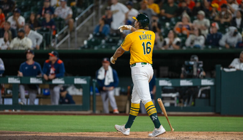 Nick Kurtz hits a walk off home run
