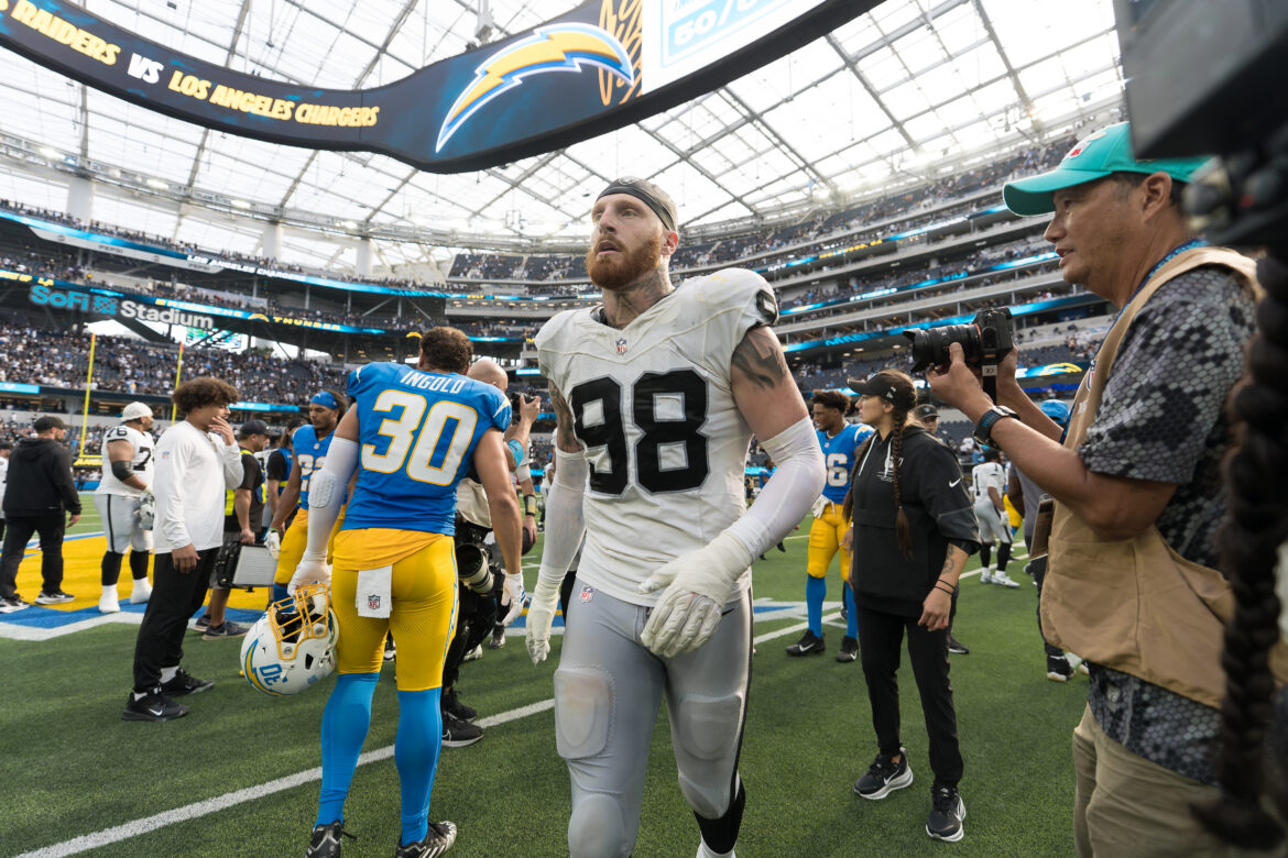 PHOTOS: Raiders Earn Victory Over Chargers in Week 2