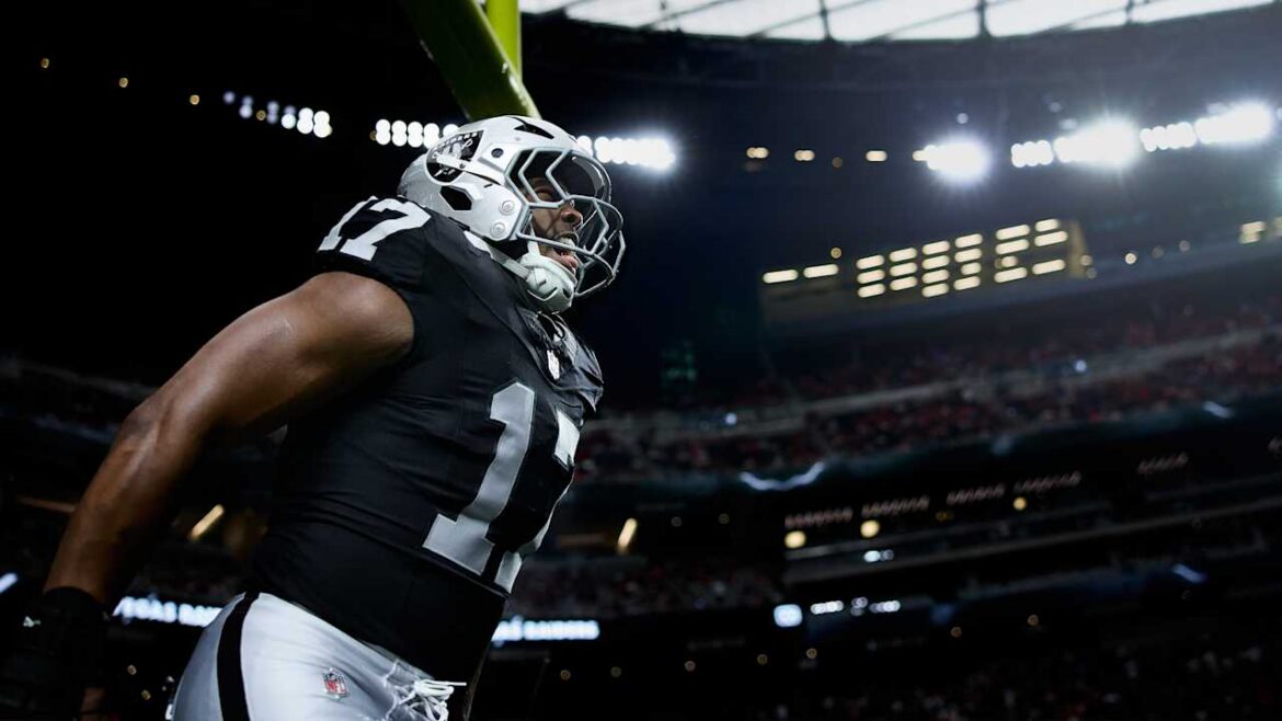 Chiefs 30, Raiders 27: Treydan Stukes, Nakobe Dean emphasize learning and improvement after loss